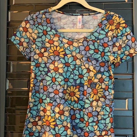 LuLaRoe Tops - LuLaRoe shirt